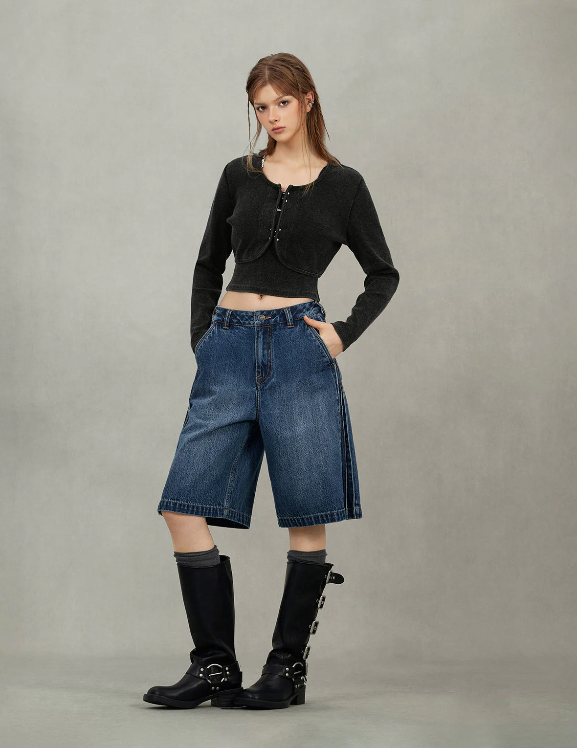 Seagull Embossed Fashion Fit Pleated Denim Shorts - Image 5
