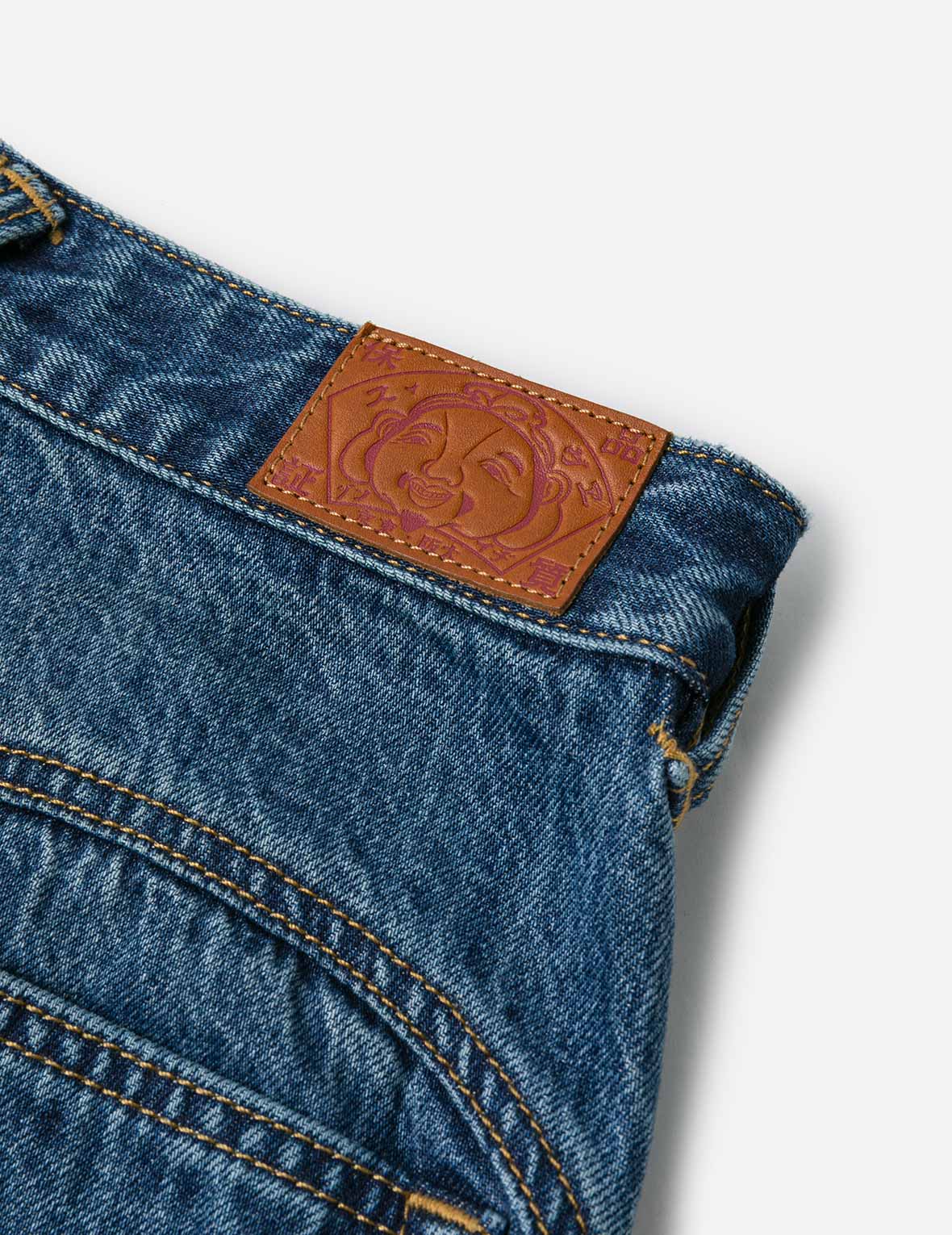 Seagull Embossed Fashion Fit Pleated Jeans - Image 12