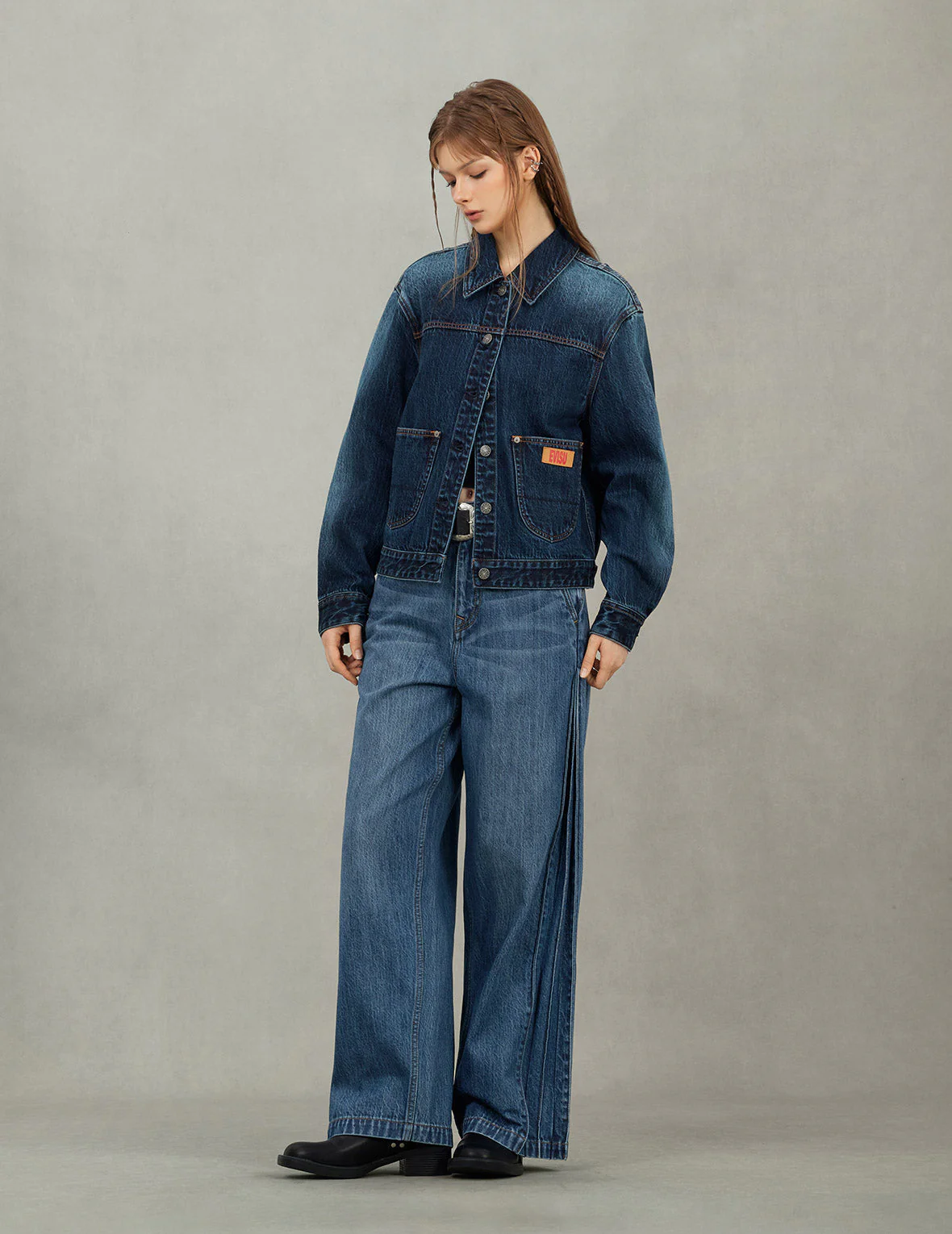 Seagull Embossed Fashion Fit Pleated Jeans - Image 5
