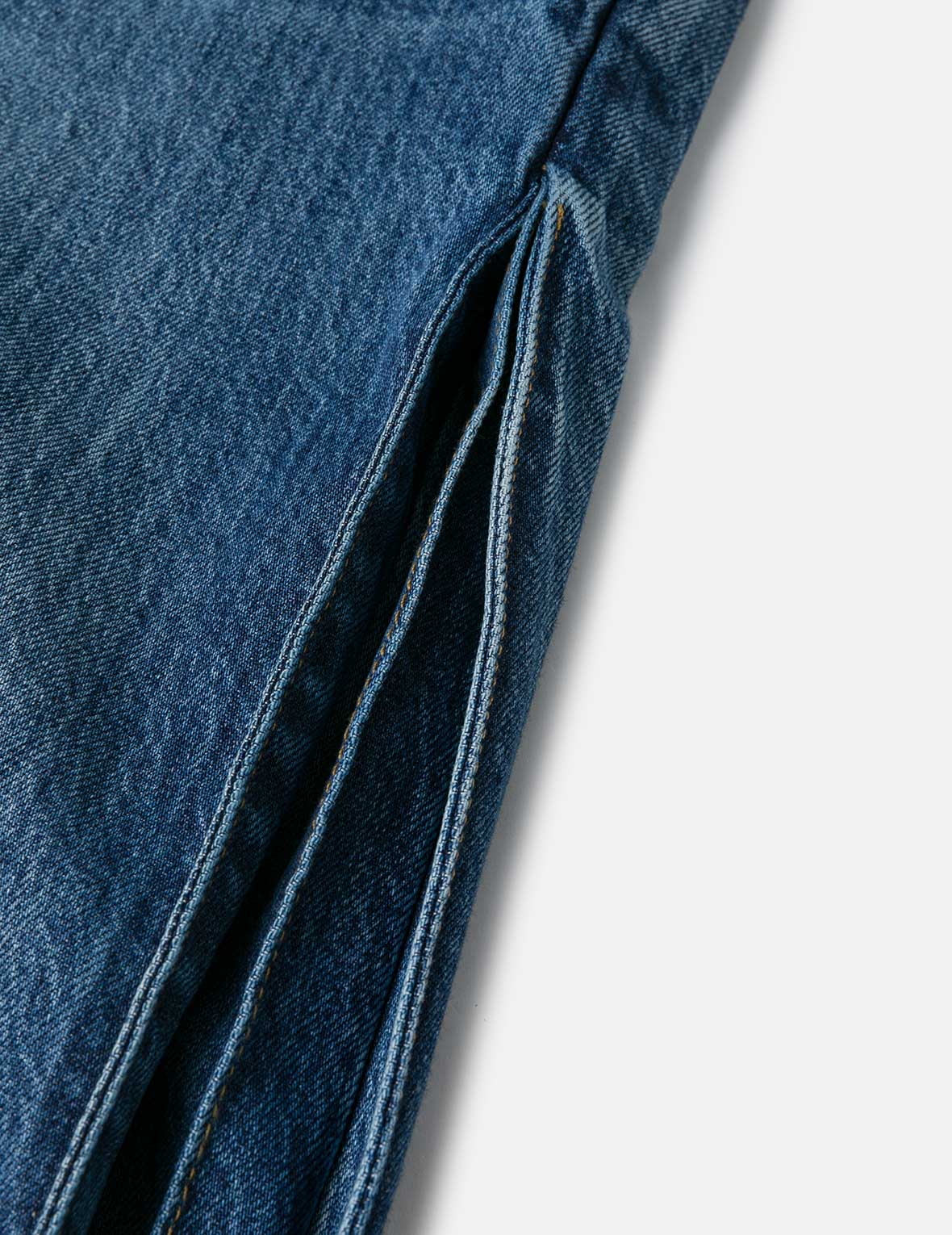Seagull Embossed Fashion Fit Pleated Jeans - Image 9