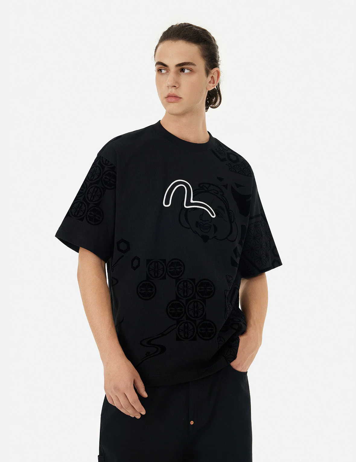 Seagull Embroidery and Allover Flocking Patterns Relax Fit T-shirt - Image 9