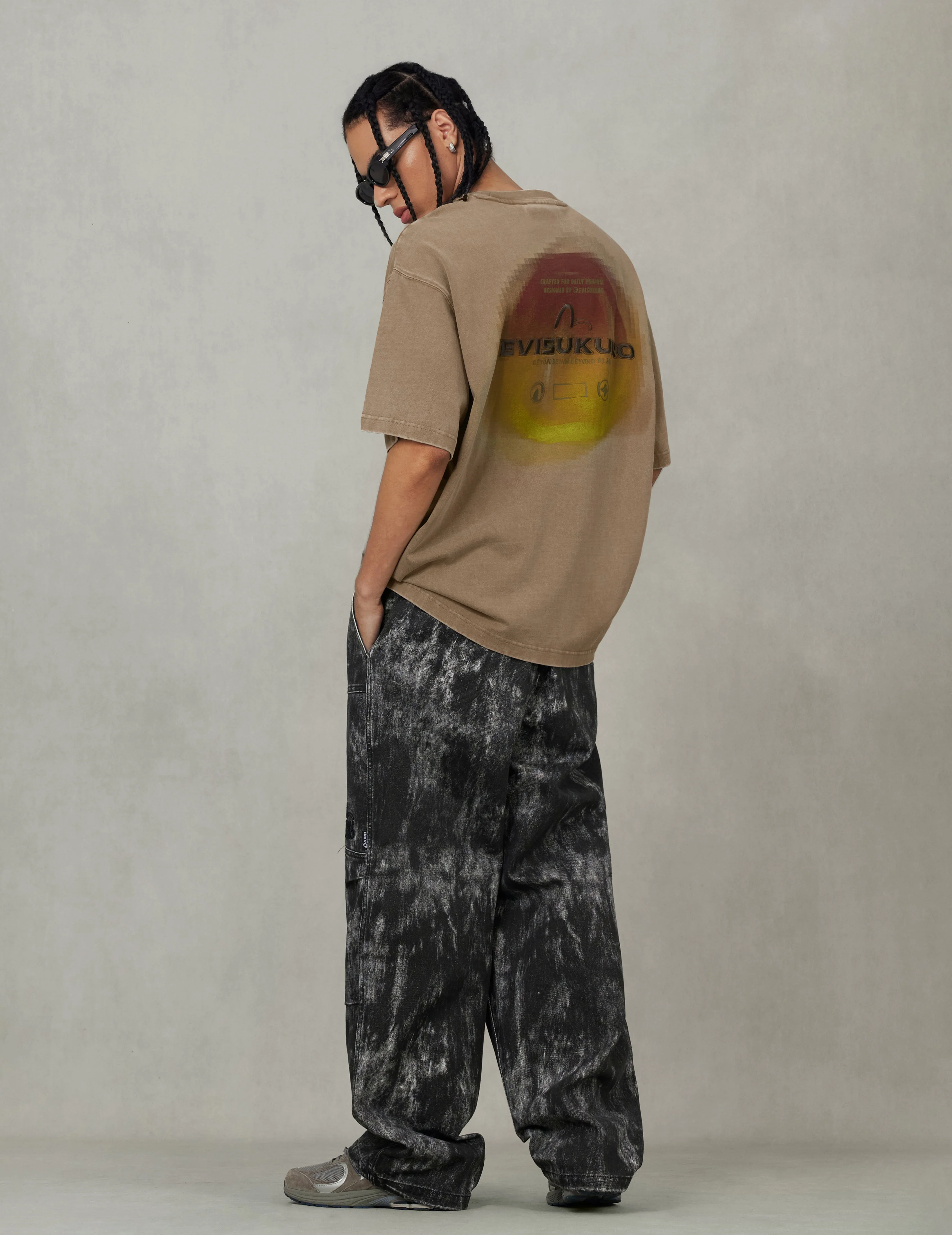 Washed Distressed Pocket and Gradient Print Loose Fit T-shirt - Image 11